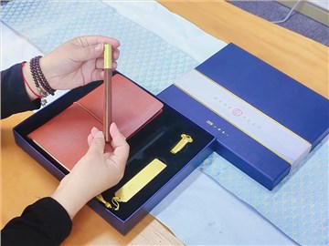 文創(chuàng)禮品定制：秋韻套裝藍(lán)色禮盒，企業(yè)定制的優(yōu)雅之選