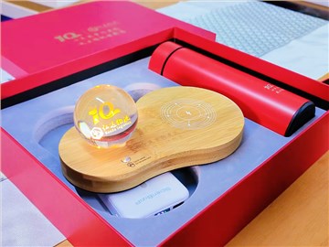 仁達物流定制周年紀念品：紅色禮盒，實用與創意的完美結合