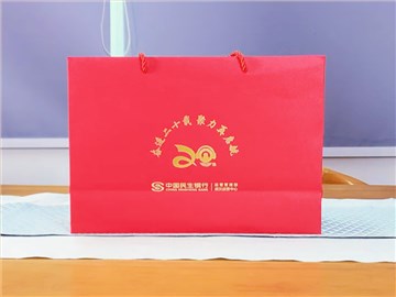 民生銀行定制周年紀(jì)念禮品：紅色禮盒，傳承與實(shí)用的象征