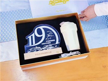 消防定制活動紀念禮品：白色禮盒，實用性與紀念價值的完美結合