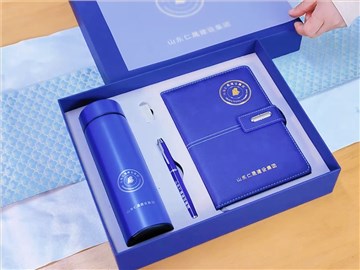 定制專屬會議伴手禮：一份藍色的優雅與實用