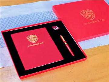紅色禮盒：企業(yè)活動(dòng)紀(jì)念品的創(chuàng)意與價(jià)值傳遞