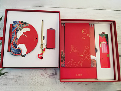 公司年會(huì)活動(dòng)禮品還不會(huì)定制？來(lái)看看一創(chuàng)公司的年會(huì)活動(dòng)禮品